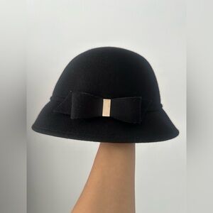 Accessorize - Black Winter Hat w Bow Detail - One Size